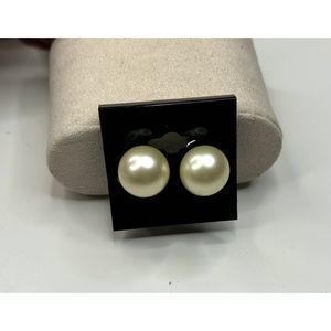 Vintage Trifari Large Imitation Pearl Clip On Earrings